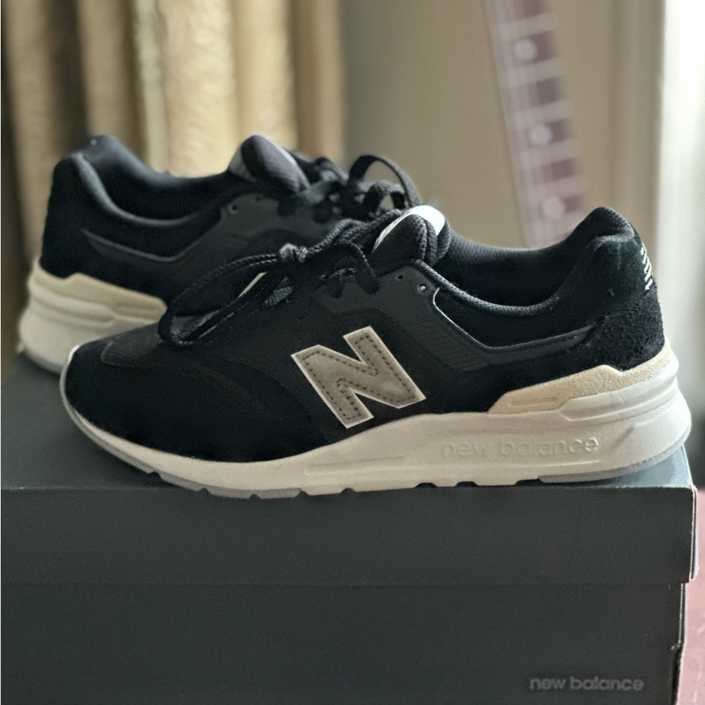 New Balance Black and Gray Sneakers